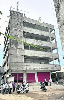 అద్దె భవనాల్లో కోర్టులు 
