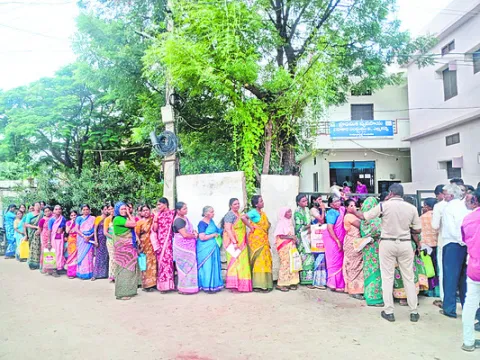 ఒక్కో రైతుకు రెండు బస్తాలు 
