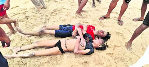తీరానికి కొట్టుకొచ్చిన విద్యార్థుల మృతదేహాలు