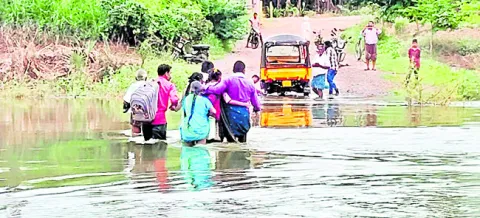 కృష్ణమ్మ పరవళ్లు 