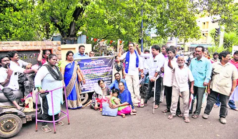 దివ్యాంగుల జీవితాలతో ఆడుకోవద్దు