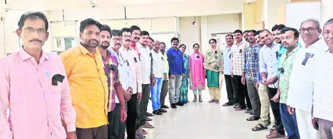 ● విద్యుత్‌ ఉద్యోగుల పోరుబాట 