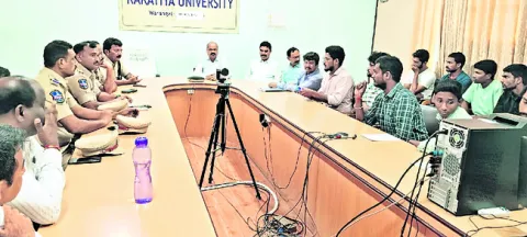 నాన్‌బోర్డర్లు ఖాళీ చేయాల్సిందే..