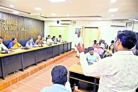 ఫిర్యాదులు త్వరగా  పరిష్కరించండి 