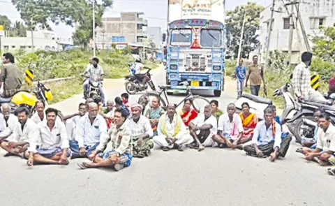 Farmers Protest For Urea In AP