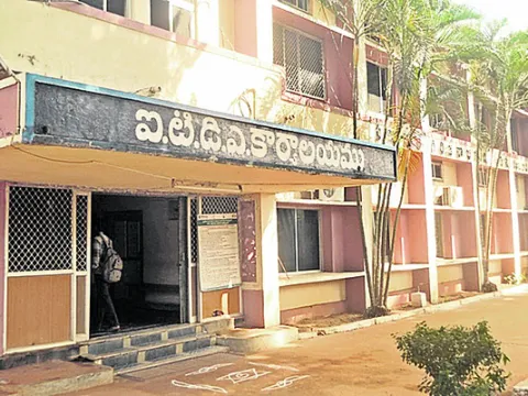 గాడి తప్పిన పాలన 