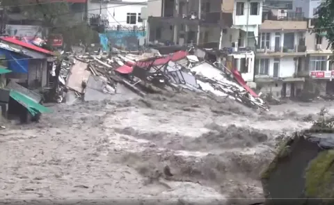 Uttarakhand Dehradun Cloud Burst Tamsa River Red Alert Details4