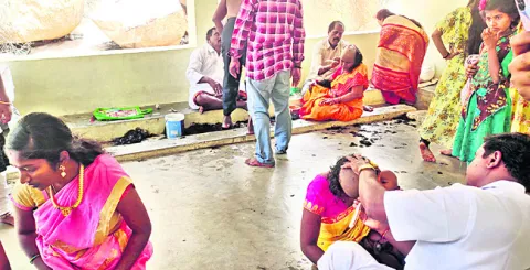 ● ఇతర రాష్ట్రాల నుంచి వ్యాపారులు