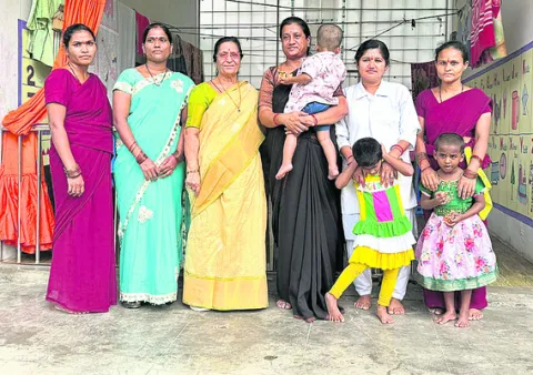 పిల్లలను పనిలో పెట్టుకుంటే చర్యలు