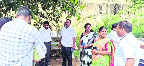 నూతన హైస్కూల్‌కు స్థల పరిశీలన 