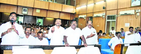 యూరియా కొరతపై కన్నెర్ర