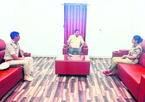 యువని