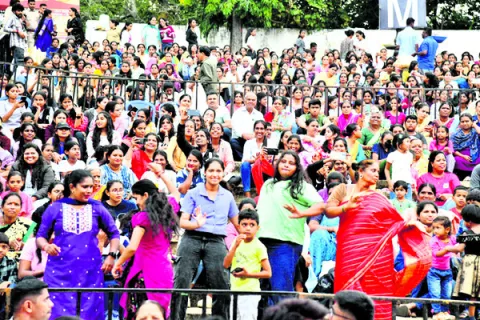 స్వర్ణ సింహాసనం సిద్ధం 