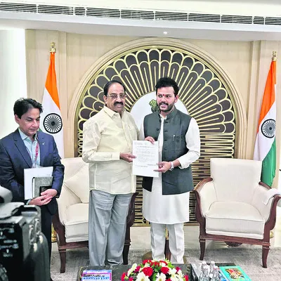 ఎయిర్‌పోర్ట్‌ నిర్మాణంపై చొరవ తీసుకోండి
