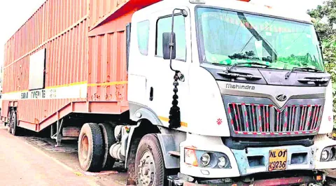 ఎంవీఐపై లారీడ్రైవర్‌ దాడి 