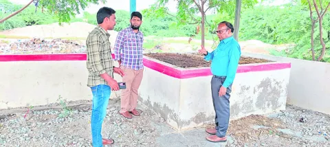 పల్లెల్లో పారిశుద్ధ్యంపై నిర్లక్ష్యం తగదు
