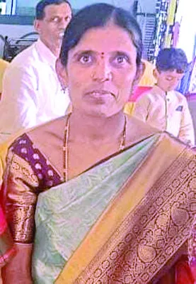రోడ్డు ప్రమాదంలో మహిళ దుర్మరణం