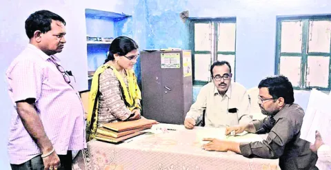 హాస్టళ్ల నిర్వహణలో నిర్లక్ష్యం వద్దు