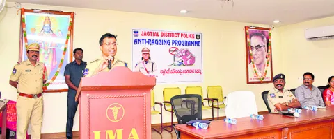 ర్యాగింగ్‌ చట్టరీత్యా నేరం