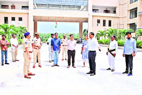 సర్వం సిద్ధం
