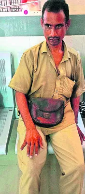 ఆర్టీసీ కండక్టర్‌పై ప్రయాణికుడి దాడి 
