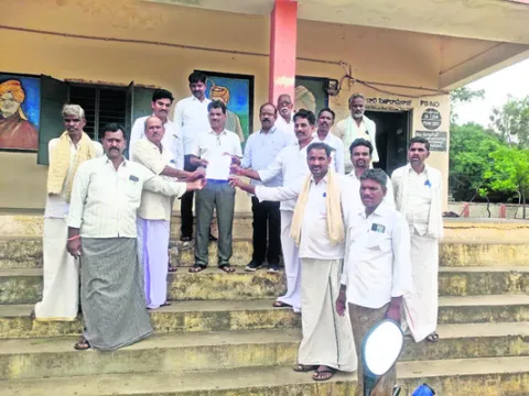 చెర్లోపల్లి కాలనీలో  పర్యటించిన వైద్యాధికారులు