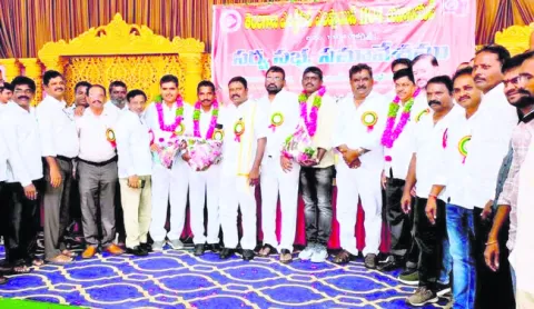 విద్యుత్‌ కార్మికుల పక్షాన పోరాడుతాం 