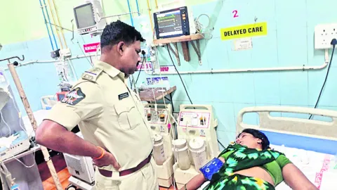 పోలీస్‌ స్టేషన్‌ ఎదుట మహిళ ఆత్మహత్యాయత్నం 
