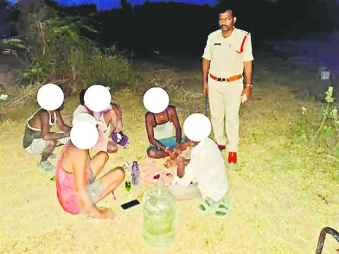 బహిరంగంగా మద్యం తాగితే చర్యలు 