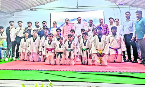 తైక్వాండో జిల్లా జట్టుకు ఎంపిక 