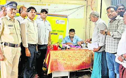 పోలీసు బందోబస్తుతో యూరియా పంపిణీ 