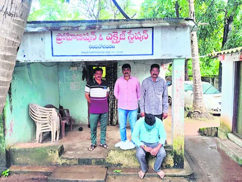 అక్రమంగా మద్యం విక్రయిస్తే కఠిన చర్యలు 