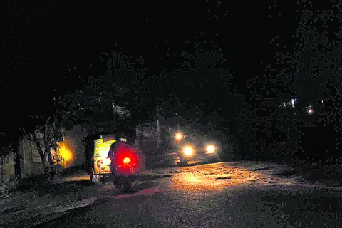 నగరం.. అంధకారం