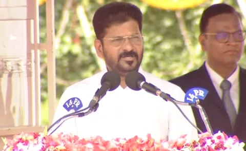 CM Revanth Key Comments On Krishna And Godavari Water