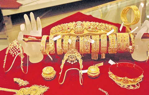 The price of gold is increasing day by day