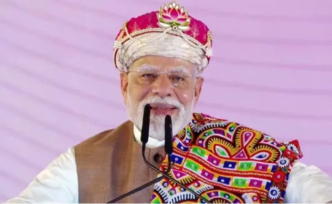 PM Modis signature outfit shines with a touch of Madhya Pradesh