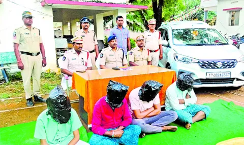 అంతర్‌ జిల్లా గొర్రెల దొంగల ముఠా అరెస్ట్‌ 