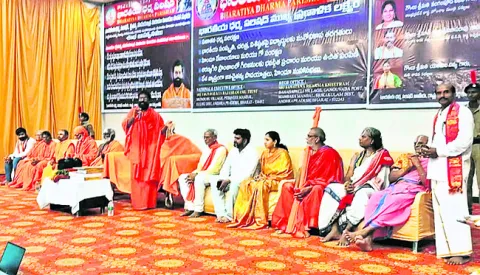 గోసంరక్షణ కేంద్రాలు ఏర్పాటు చేయాలి 