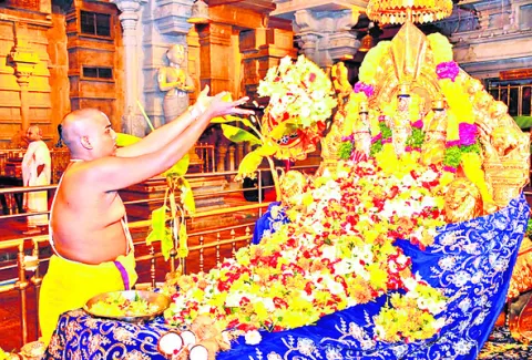 యాదగిరి క్షేత్రంలో ఏకాదశి పూజలు  