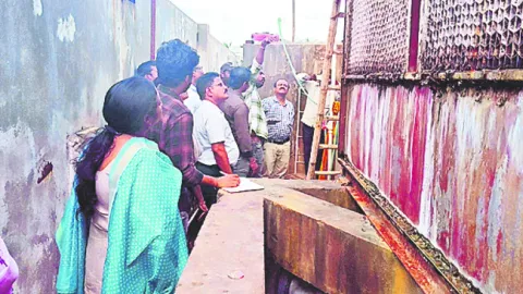 ఐస్‌ ఫ్యాక్టరీలో అమ్మోనియా గ్యాస్‌ లీక్‌ 