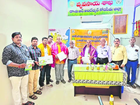 నానో అభ్యుదయ రైతులకు సన్మానం