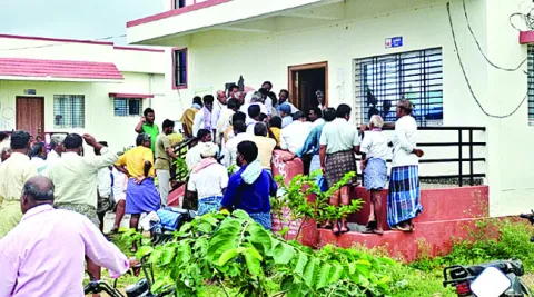 అన్నదాతకు తప్పని యూరియా కష్టాలు 