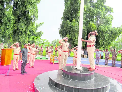 బాధ్యతాయుతంగా విధులు నిర్వర్తించాలి