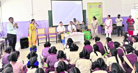 బాలికలు వ్యక్తిగత పరిశుభ్రతను అలవర్చుకోవాలి