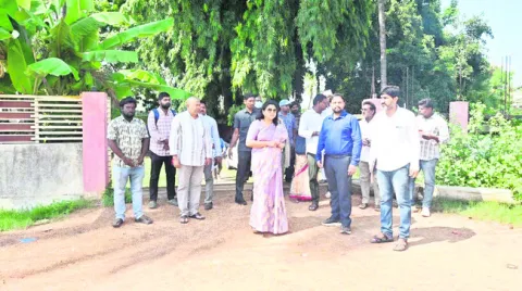 ప్రభుత్వ స్థలాల పరిశీలన