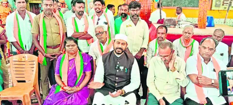 ప్రశ్నించేవారిపై కేసులు సరికాదు 