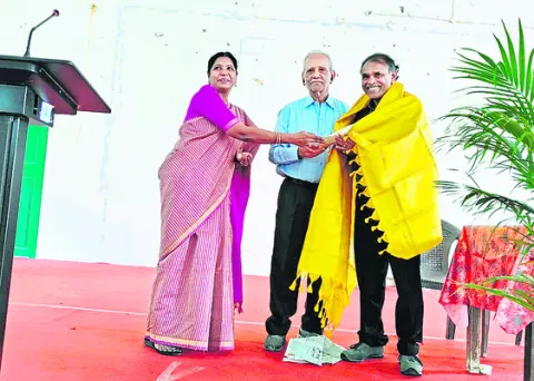 అభ్యుదయ కవిత్వానికి తొలి వెలుగు ఆరుద్ర