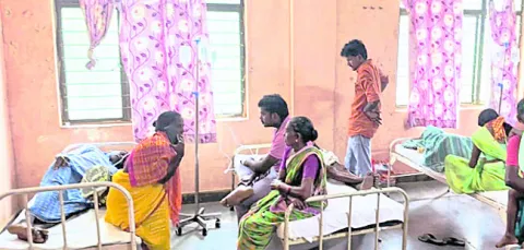 బెడ్లు లేక రోగులు విలవిల