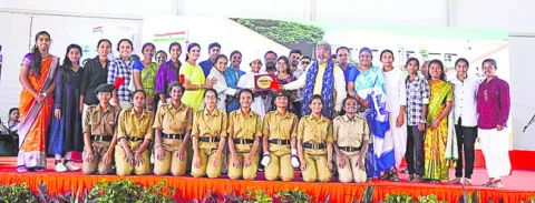 రాష్ట్రపతి నిలయంలో ‘పూలే’ విద్యార్థుల ప్రదర్శన 