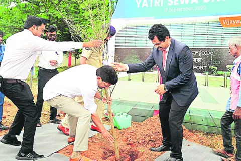 విమానాశ్రయంలో ఘనంగా యాత్రి సేవ దివస్‌ 